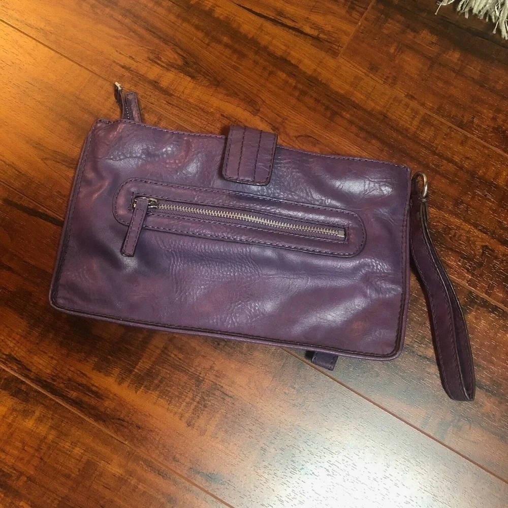 GUESS SM Clutch Handbag Purple Faux Leather Purse